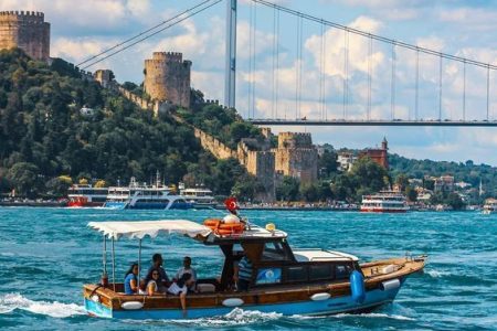 Istanbul: Scenic Bosphorus and Golden Horn Cruise Day or Sunset